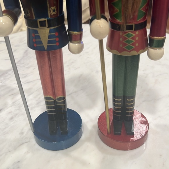 2 Nutcrackers - Picture 3 of 14